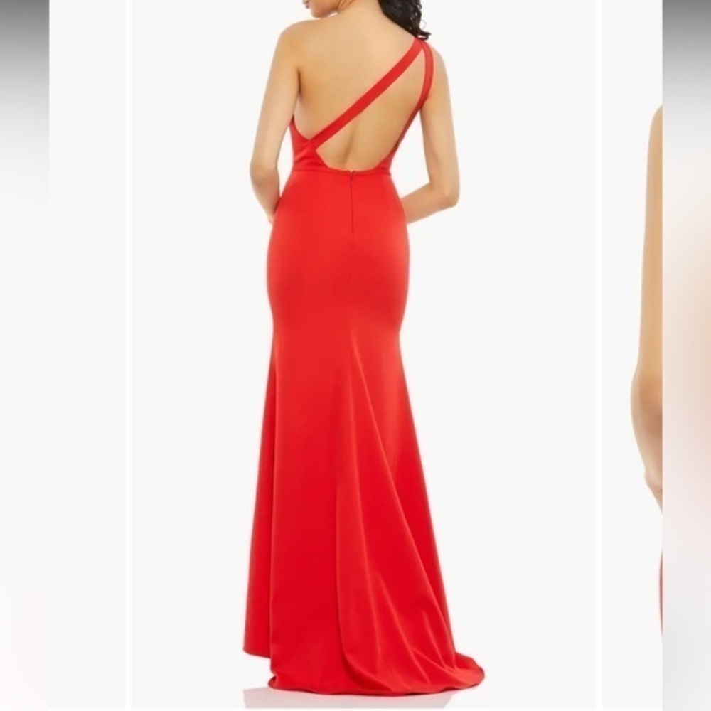 Mac Duggal One-Shoulder Jersey Mermaid Gown
Ieena Mac Duggal 10